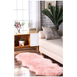 NWT Faux Lambskin Surede Shaggy Blush Runner Throw